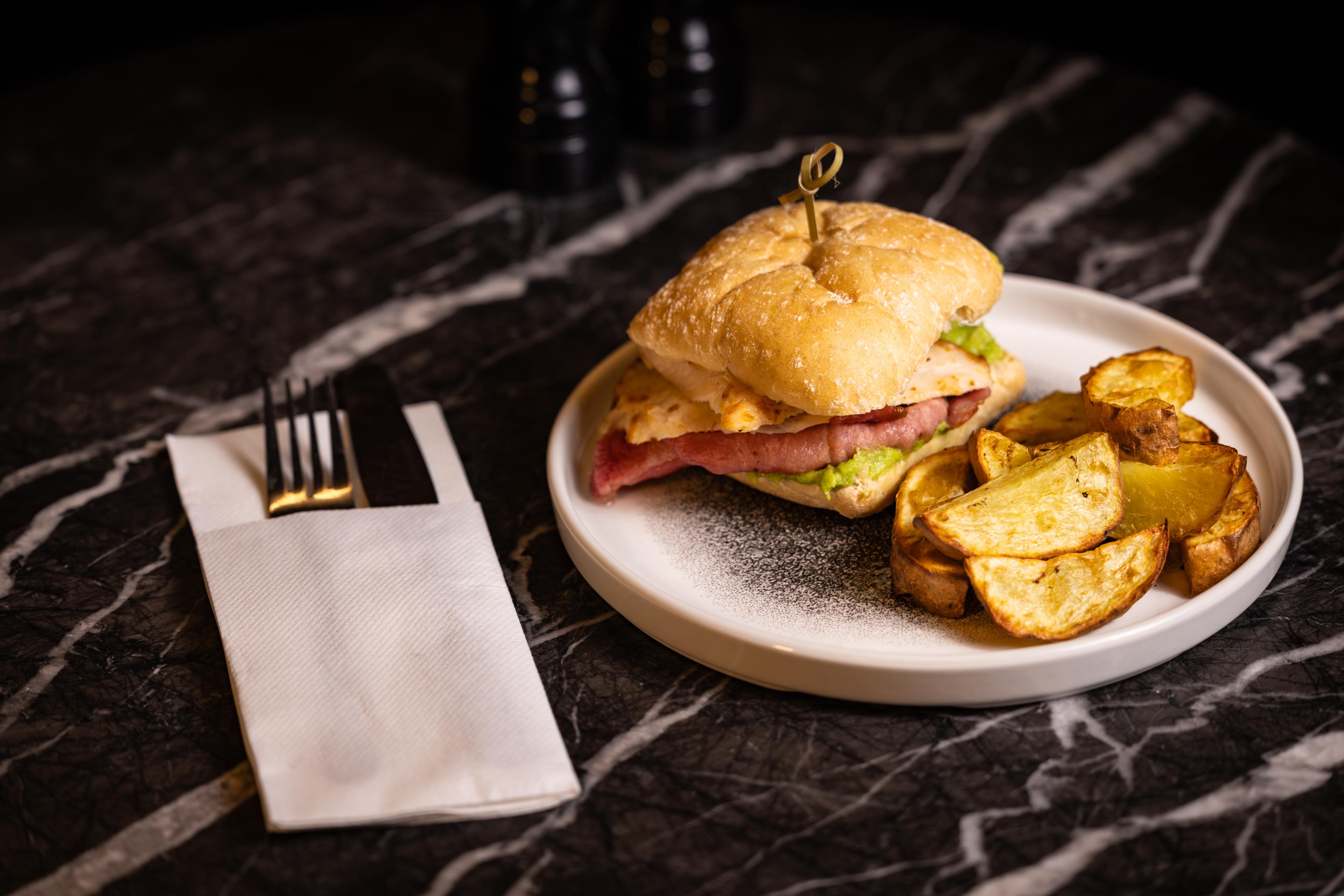 Clubrooms Dining Chicken Burger