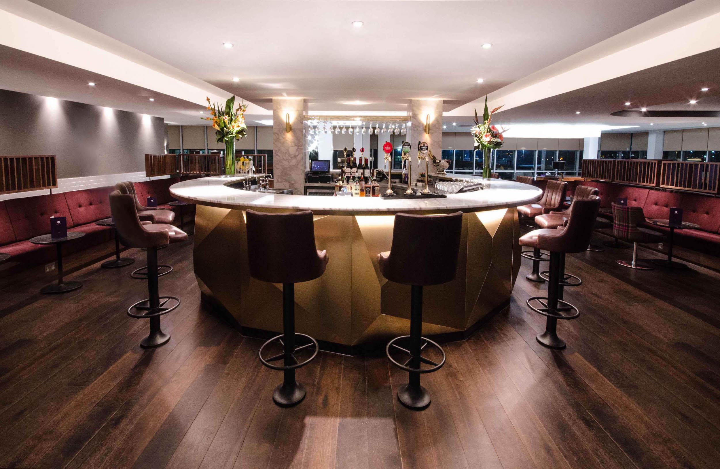 No1 Lounge at Gatwick North Bar Area